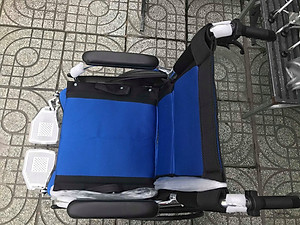 Xe Lăn Hợp Kim Nhôm Du Lịch Siêu Nhẹ Lucass X63L - màu ngẫu nhiên