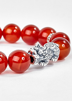 Vòng Tay Đá Mã Não Đỏ Phối Charm Tỳ Hưu Bạc Ngọc Quý Gemstones