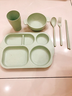 Bộ Khay đựng đồ ăn kèm phụ kiện bằng Lúa Mạch - Hàng Chính Hãng 