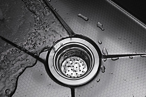 Chậu rửa bát inox304 chống xước 7845 nano đen dày 3li, vòi rửa bát nóng lạnh rút dây nano, bộ xả, khay inox, xịt ly cốc, bình rửa bát