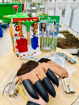 Găng Tay Làm Vườn Có Móng Đào Đất Trồng Cây