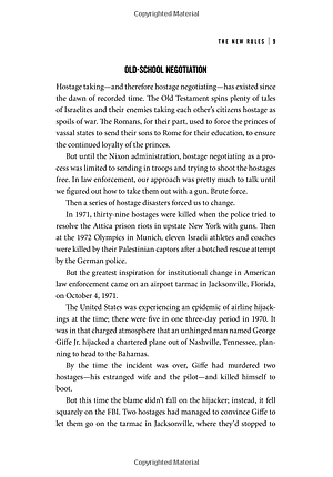 Sách Never Split The Difference: Negotiating As If Your Life Depended On It