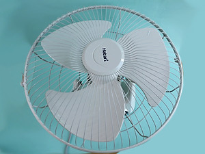 Quạt đảo trần Thái Lan Hatari HT-C16R1 - Hàng nhập khẩu (có điều khiển)