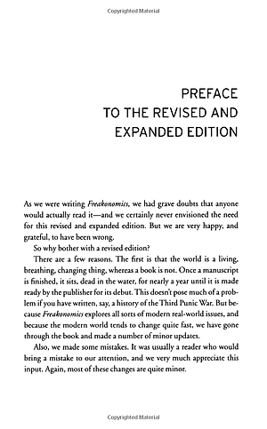 Sách Freakonomics : A Rogue Economist Explores the Hidden Side of Everything (Revised Edition Includes New Material)