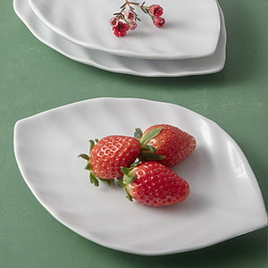 Đĩa lá xoắn bằng sứ trắng Long Phương (hàng thường)