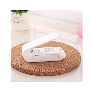 Máy Hàn Miệng Túi Mini Nhật Bản Hàn Nilon Cầm Tay Bảo Quản Thực Phẩm Cho Đồ Ăn Tươi Ngon Hơn (Giao Hàng Ngẫu Nhiên)