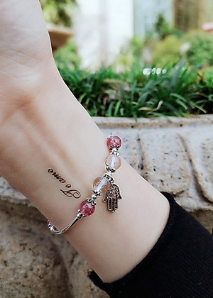 Vòng tay đá thạch anh dâu phối charm bàn tay mệnh hỏa, thổ - Ngọc Quý Gemstones