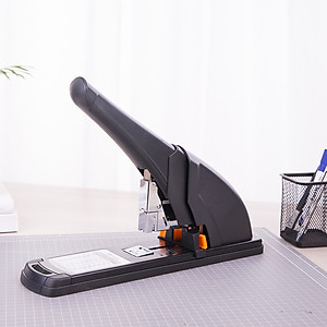 Dập ghim đại 240 tờ Deli - E0385