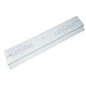 Máng đèn led ba bóng - Máng đèn led 1.2m ba bóng - 
Máng đèn led 1.2m có chóa ba bóng - Máng đèn có chóa sơn tĩnh điện 1m2, máng đèn 3 bóng gắn nổi LS-C3-120 LEDSANG