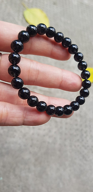 Vòng tay nữ thạch anh tóc đen dầy kín tự nhiên size hạt 8mm màu đen đậm bóng đẹp hợp mệnh thủy mệnh Mộc đeo đẹp may mắn hợp mệnh tuổi tốt sức khỏe công việc ạ