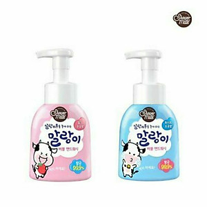 Bọt rửa tay diệt khuẩn Showermate  Strawberry Milk 300ml tặng móc khóa