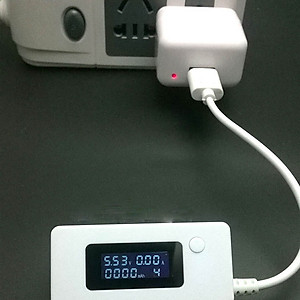 Thiết bị đo điện áp và dòng sạc điện thoại v2