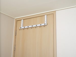 Móc treo quần áo sau cửa không cần khoan Wellex MU607(DR25) hạ 25cm