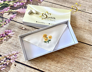 Khăn Tay Thêu Hoa Dã Quỳ SenSilk – Quà Kỷ Yếu, lụa tơ tằm Bảo Lộc 35 X 35 CM