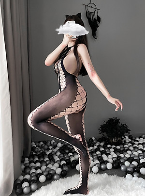 Đồ ngủ hóa thân lưới