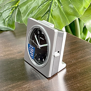 Đồng hồ Rhythm CRE300NR19 – KT: 10.0 x 10.5 x 3.4cm- Vỏ nhựa. Dùng Pin.