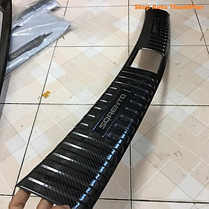 Ốp cốp Carbon Kia Sorento 2021 chất liệu cao cấp, chống trầy xước cốp