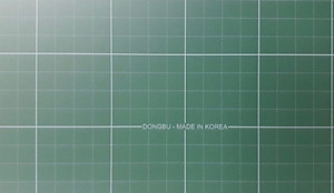 Bảng từ xanh viết phấn kẻ 4 ô ly Bavico KT 0.8x1.2m