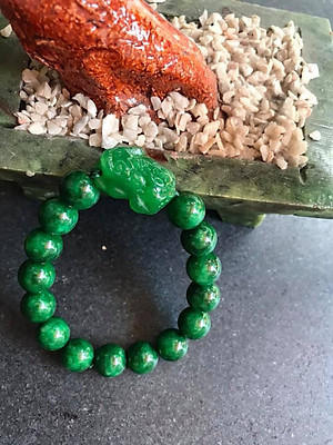 CHIẾC VÒNG TAY TỲ HƯU NỮ ĐÁ CẨM THẠCH  MÀU XANH LÁ SIZE 10MM  NỮ MỆNH MỘC VÀ HỎA Ạ