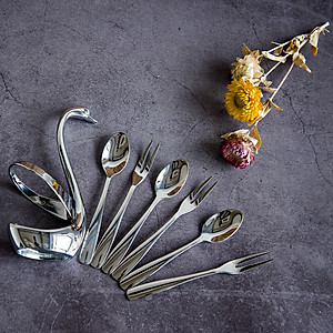 Bộ giỏ thiên nga DandiHome kèm thìa nĩa 2020 cao cấp, sang trọng, tinh tế