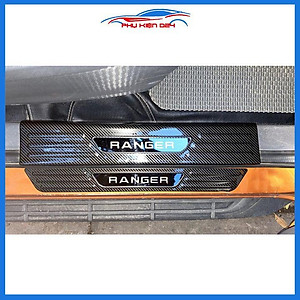 Bộ nẹp bước chân trong ngoài vân Cacbon xe Ranger 2016-2017-2018-2019-2020 chống trầy làm đẹp ô tô
