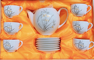 BỘ ẤM CHÉN PHA TRÀ GỒM 6 CỐC 7 ĐĨA SỨ TRẮNG HOA ÁNH BẠC -ANTH251 ( GIAO NGẪU NHIÊN )