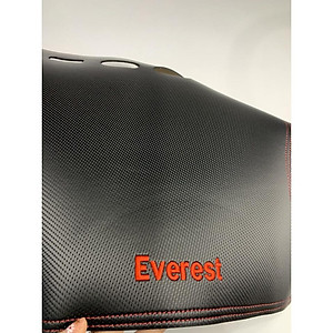 Thảm taplo cho xe Ford Everest 2022, 2023 chất liệu da vân carbon cao cấp - Hàng loại 1