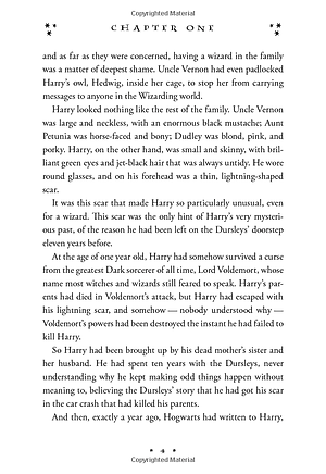 Sách Harry Potter Part 2: Harry Potter And The Chamber Of Secrets (Paperback) (Harry Potter và phòng chứa bí mật) (English Book)