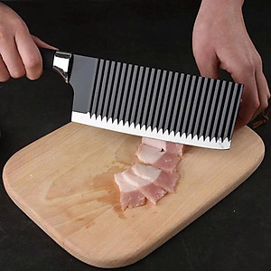 Dao bếp Nhật thiết kế gợn sóng giảm tiếp xúc với thực phẩm , chống dính ,không rỉ , sắc bén cán dao bọc cao su êm ái chống trơn trượt khi cầm 