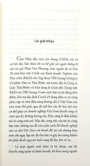 Sách Đi Ra Thế Giới Với Người Khổng Lồ