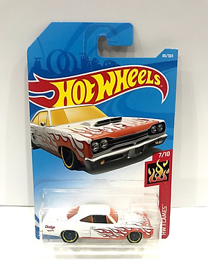 Đồ Chơi Xe HotWheels cơ bản C4982 - Giao hàng ngẫu nhiên