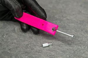 Cây nạy vỏ Muc Off Rim Stix (1 bộ 2 cây cùng màu - Giao màu ngẫu nhiên)