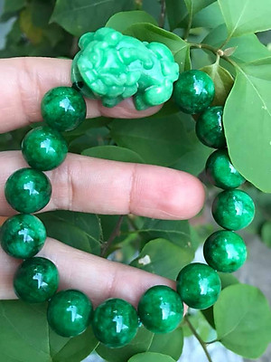 VÒNG TAY ĐÁ CẨM THẠCH TỲ HƯU  SIZE 12MM AC MỆNH MỘC HOẢ ĐEO  MÀU XANH CẨM THẠCH ĐẬM ĐẸP Ạ