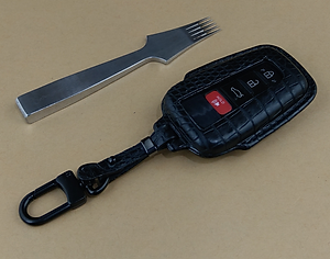 Bao da ép phom Handmade bọc chìa khóa xe ô tô TOYOTA da cá sấu sang trọng