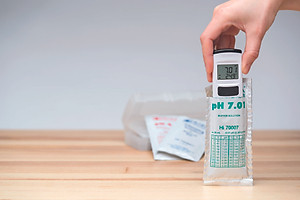 Bút Đo pH/Nhiệt Độ Với Độ Phân Giải 0.01pH HI98108
