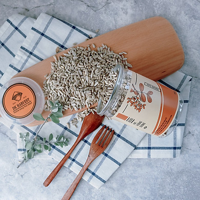 Hạt Hướng Dương Tách Vỏ DK HARVEST Nhập Khẩu - một nguồn phong phú của các vitamin, khoáng chất và tinh dầu - 250g