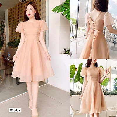 Gợi ý cách diện váy hở lưng quyến rũ nhưng vẫn tinh tế cho phái đẹp  IVY  moda