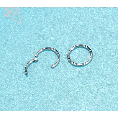 Biểu cảm khó đỡ của HHen Niê trong lần đầu thử đeo khuyên mũi