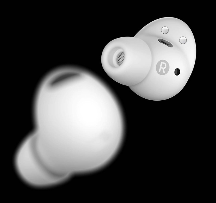 Hai tai nghe Galaxy Buds2 Pro màu trắng được đặt trước tai nghe còn lại sử dụng độ sâu trường ảnh ngắn để hiển thị rõ chồi trước trong khi chồi sau bị mờ.