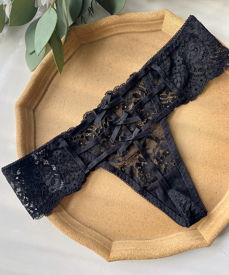 Quần Lót Lọt Khe Chéo Dây