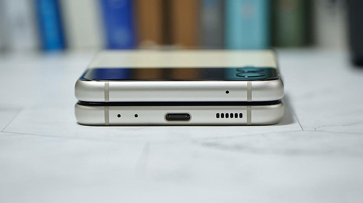 Điện thoại Samsung Galaxy Z Flip3 5G 128GB | Thời lượng pin ấn tượng