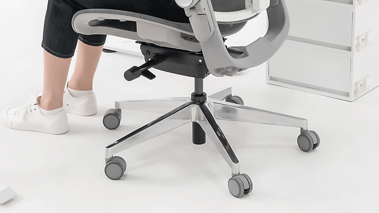 Chân đế kim loại chắc chắn