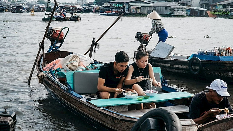 Ăn sáng trên chợ nổi Cái Răng ghép đoàn