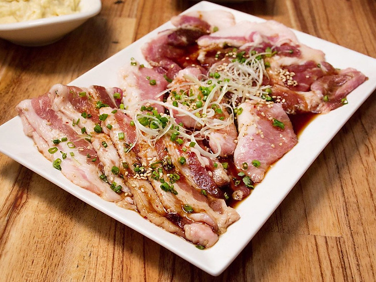 Thịt nướng Butasama Japanese BBQ được kết hợp cùng nhiều loại sốt đậm đà