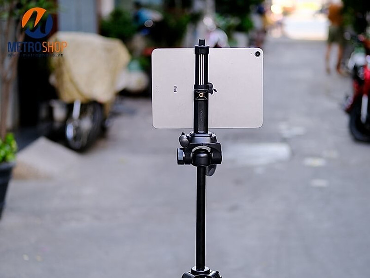 Kẹp máy tính bảng lên Tripod YUNTENG chính hãng