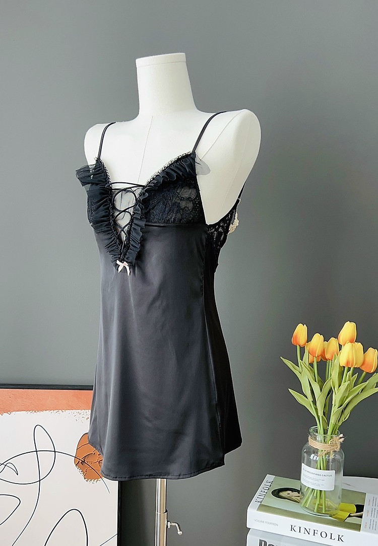Váy Ngủ Đan Chéo Dây Quyến Rũ