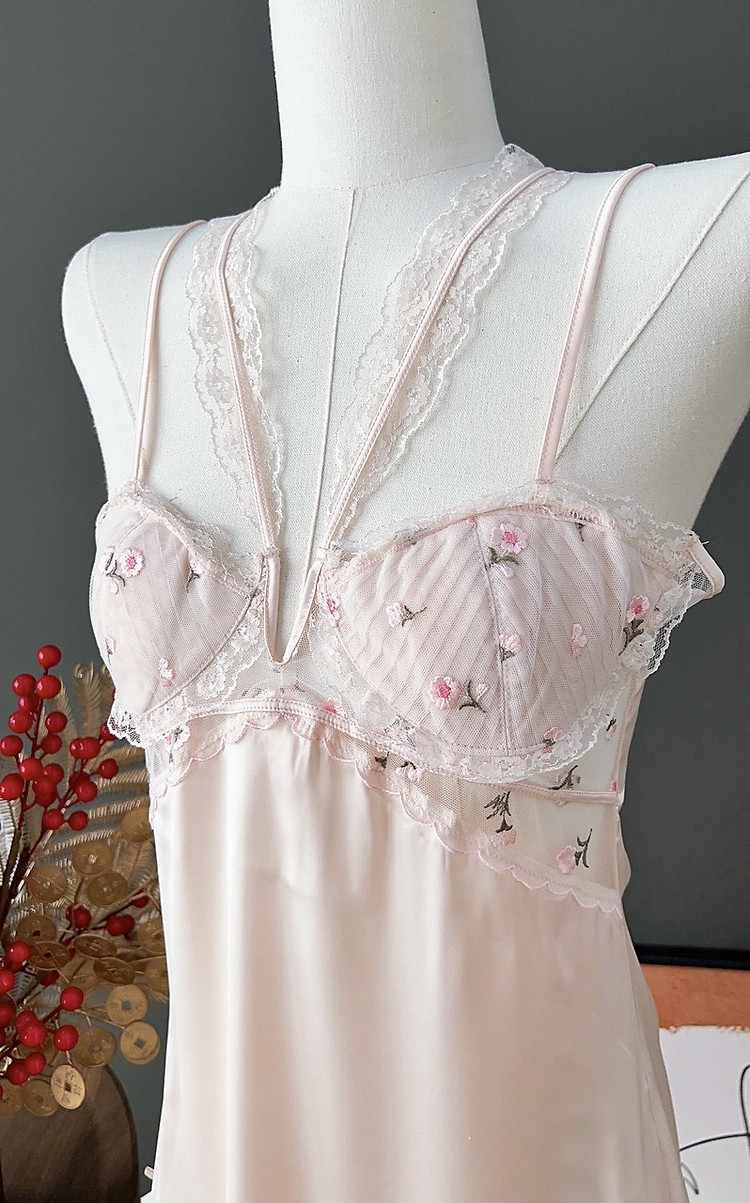 Váy Ngủ Chéo Dây Chữ V Thanh Lịch