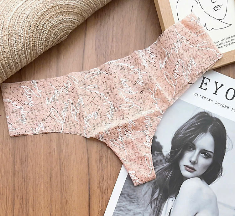 Quần Lót Lọt Khe Họa Tiết