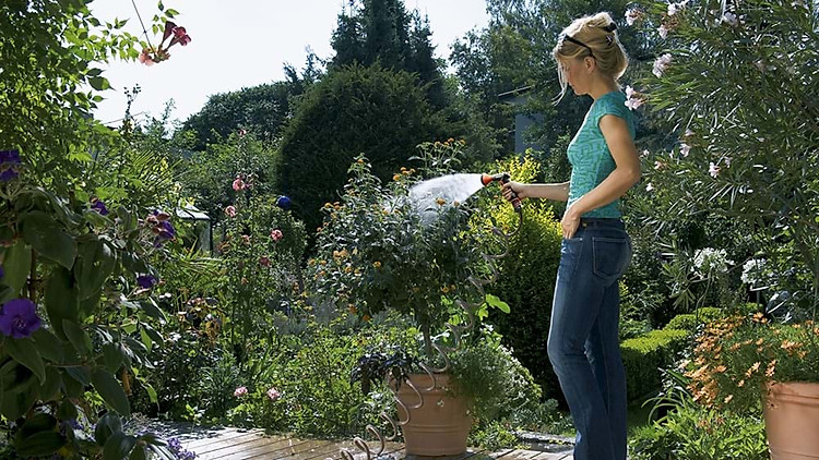 Bộ vòi tưới cây co dãn 10 mét Gardena 04647-20