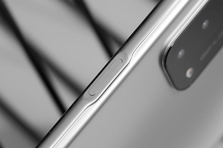 OPPO A74 5G | Cung cấp khả năng bảo mật vân tay được tích hợp cạnh viền